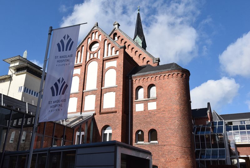 2022-SNH-thh-Haupteingang-St-Nikolaus-Hospital-red-(2).jpg 2022-SNH-thh-Haupteingang-St-Nikolaus-Hospital-red-(2).jpg