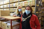 In dem kilometerlangen Regal finden sich schon die richtigen Antworten