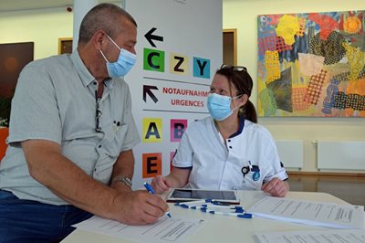 2022-05-05-SNH-thh-Foyer-Aktion-Handhygiene-1.jpg 2022-05-05-SNH-thh-Foyer-Aktion-Handhygiene-1.jpg